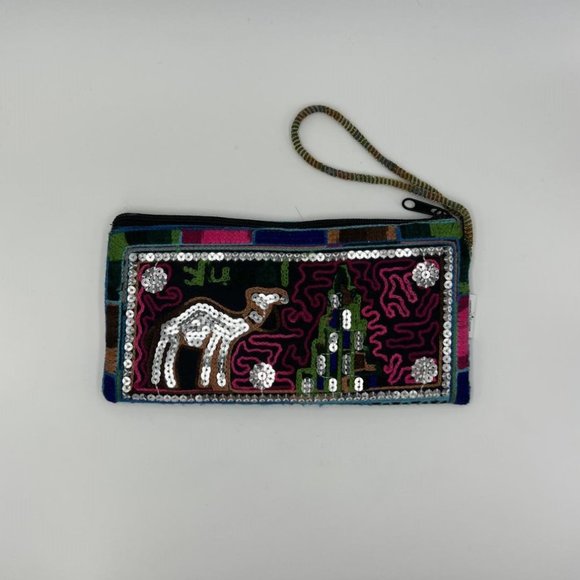 Embroidered and Sequined Clutch with Key Chain from Dubai - Never Used - Picture 3 of 7